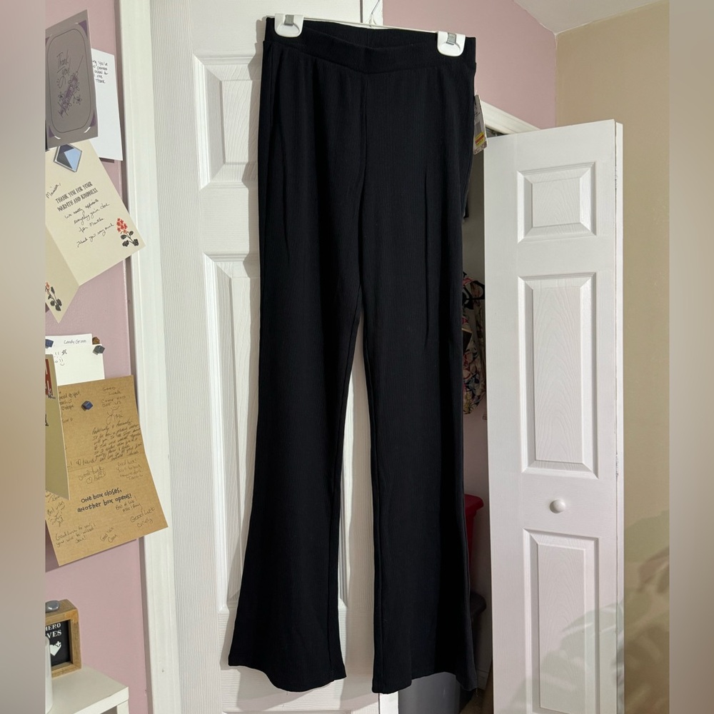Yoga pants wide legged